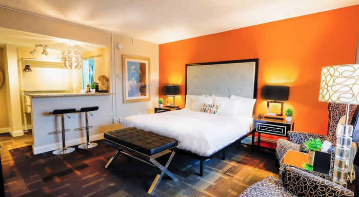 Hotel Royal Oak (Jones Motel, Jones Royal Motor Inn) - Web Listing (newer photo)